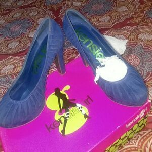Pelle Royal blue suede pump